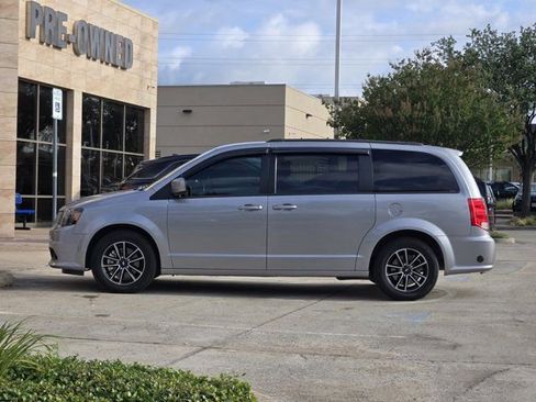 Used 2019 Dodge Grand Caravan GT FWD image 4