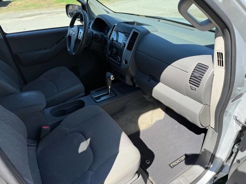 Used 2014 Nissan Frontier SV w/ SV Value Truck Package image 15