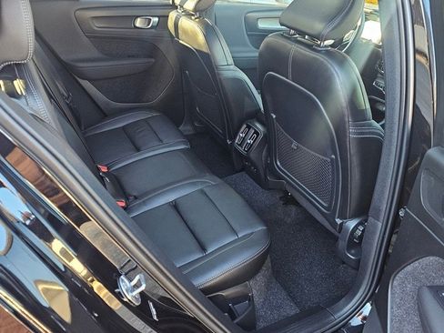 Certified 2025 Volvo XC40 B5 Core w/ Climate Package image 9