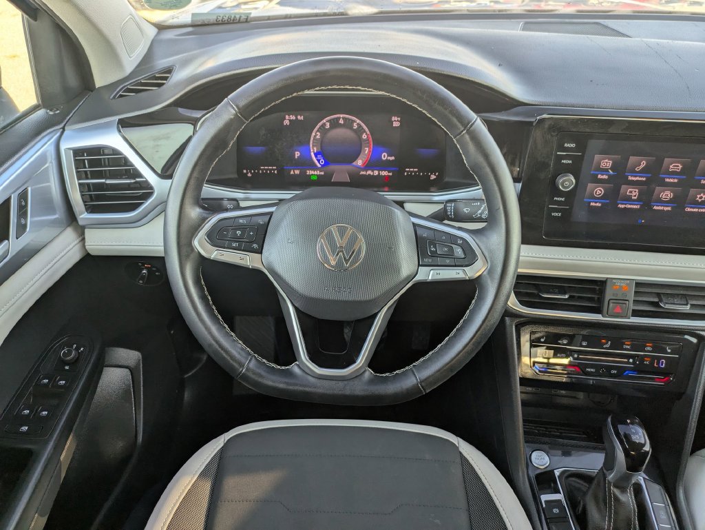 Used 2025 Volkswagen Taos SE AWD/4WD image 33