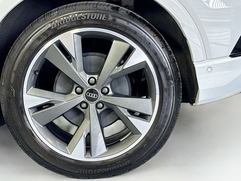 Used 2024 Audi Q4 e-tron Premium Plus image 29