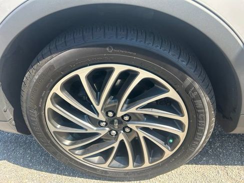 Used 2019 Lincoln Nautilus Reserve w/ Class II Trailer Tow Package AWD/4WD image 8