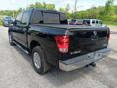 Used 2015 Nissan Titan SV w/ SV Value Truck Package AWD/4WD image 3