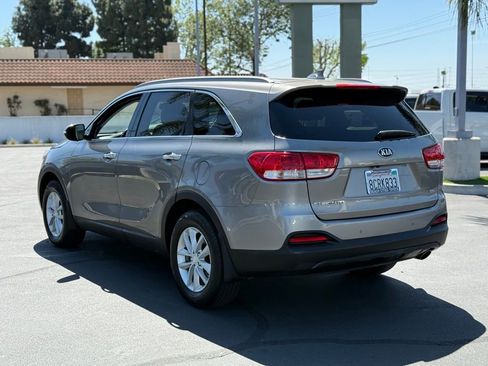 Used 2018 Kia Sorento LX image 8