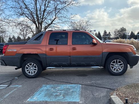 Used 2005 Chevrolet Avalanche LS w/ Sun And Sound Package image 9