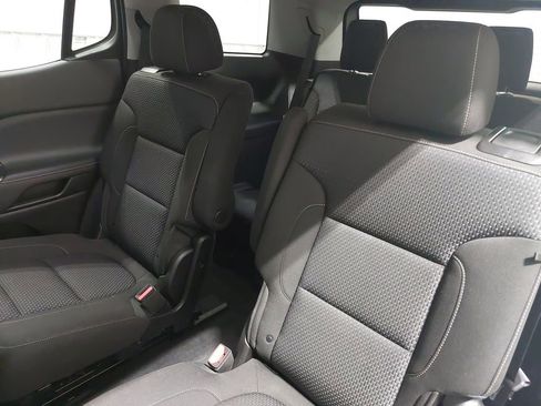 Used 2023 GMC Acadia SLE w/ Driver Convenience Package image 16