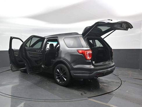 Used 2018 Ford Explorer XLT w/ Equipment Group 202A AWD/4WD image 42