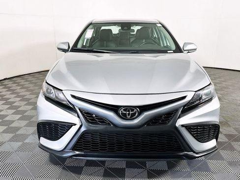 Used 2023 Toyota Camry SE FWD image 9