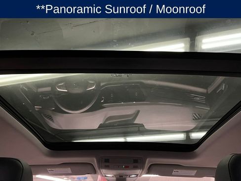 Used 2023 Volkswagen Taos SEL image 10