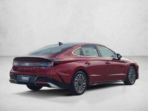 Used 2025 Hyundai Sonata Limited FWD image 5