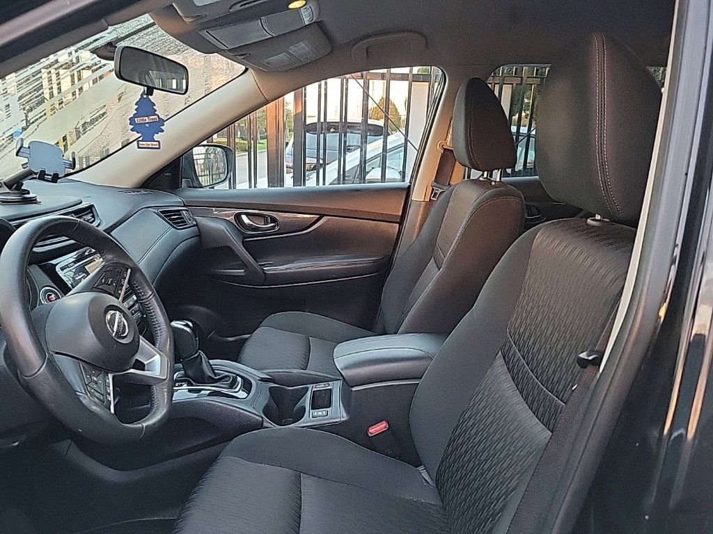 Used 2017 Nissan Rogue SV AWD/4WD image 6