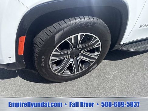 Used 2024 Jeep Wagoneer L Series II w/ Flexible Seating Group AWD/4WD image 11