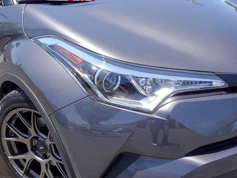 Used 2019 Toyota C-HR XLE FWD image 2