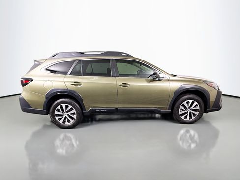 Used 2025 Subaru Outback Premium AWD/4WD image 11