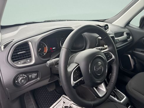 Certified 2023 Jeep Renegade Latitude w/ Premium Group AWD/4WD image 7