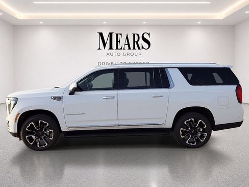 Used 2025 GMC Yukon XL Elevation w/ Elevation Premium Package AWD/4WD image 2