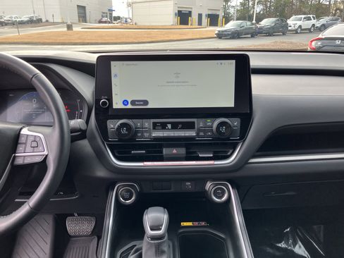 Used 2025 Toyota Grand Highlander FWD image 25