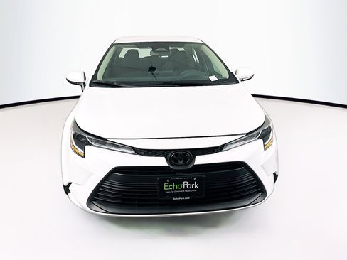 Used 2024 Toyota Corolla LE FWD image 2