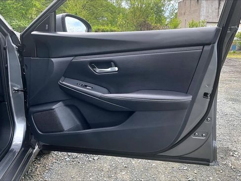 Used 2024 Nissan Sentra SV FWD image 23