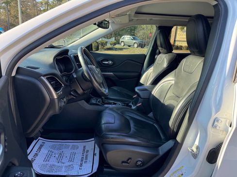 Used 2019 Jeep Cherokee Limited image 10