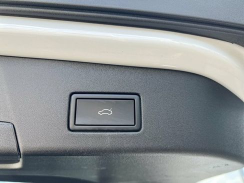 Used 2022 Volkswagen ID.4 Pro S RWD image 9