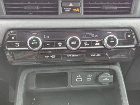 Certified 2025 Honda Pilot Touring image 15