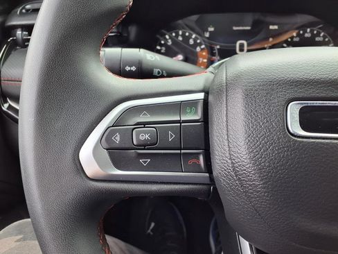 Used 2025 Jeep Compass Trailhawk AWD/4WD image 13