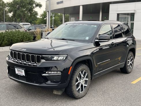 Used 2024 Jeep Grand Cherokee Limited w/ Luxury Tech Group II AWD/4WD image 3