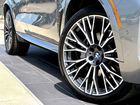 New 2026 BMW X5 xDrive40i w/ M Sport Package AWD/4WD image 2
