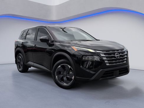 Used 2025 Nissan Rogue SV FWD image 1