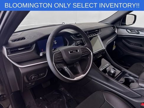 New 2025 Jeep Grand Cherokee L Altitude image 9