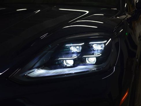 New 2026 Porsche Cayenne Coupe AWD/4WD image 9