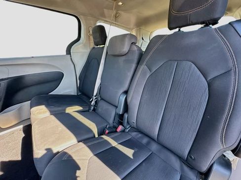 Used 2018 Chrysler Pacifica Touring Plus w/ Tire & Wheel Group FWD image 27