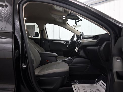 Used 2020 Ford Escape SE image 27