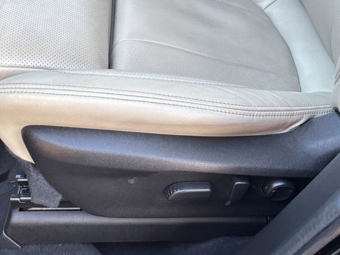 Used 2022 Subaru Ascent Limited image 17