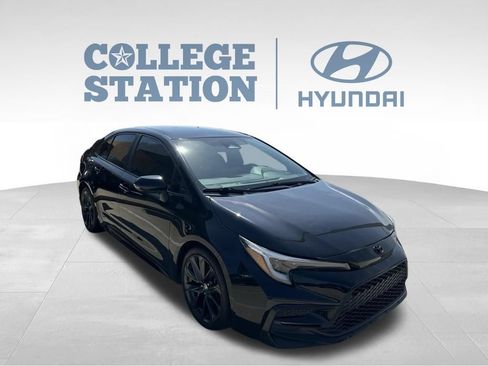 Used 2023 Toyota Corolla SE FWD image 3