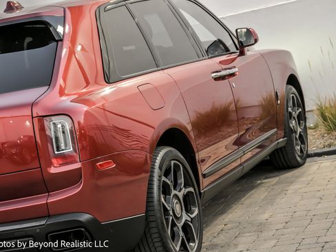 Used 2021 Rolls-Royce Cullinan Black Badge image 13