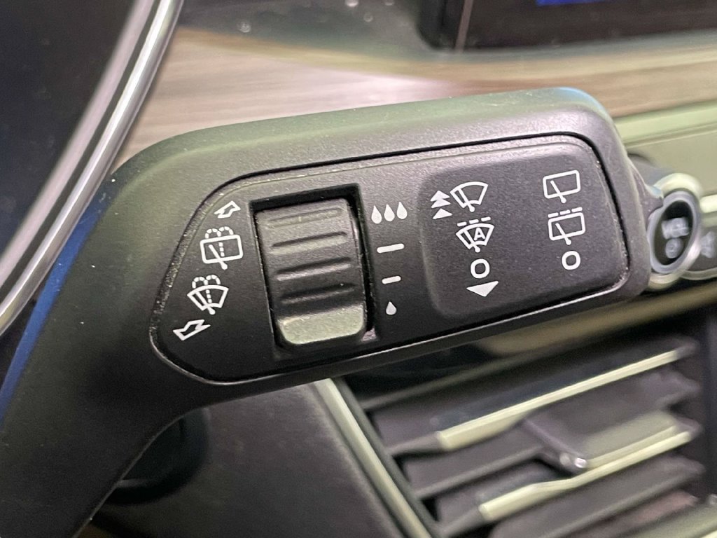 Used 2020 Ford Escape Titanium AWD/4WD image 37