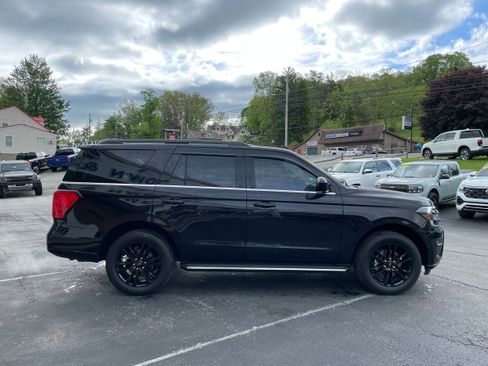 Used 2023 Ford Expedition XLT AWD/4WD image 4