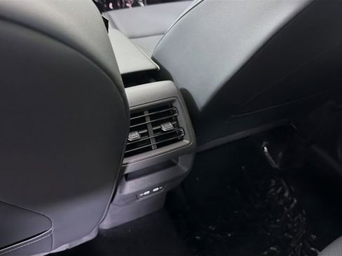 New 2025 Volkswagen Tiguan SE R-Line image 25