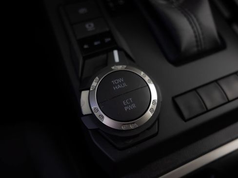 Certified 2025 Toyota Tacoma SR5 AWD/4WD image 21