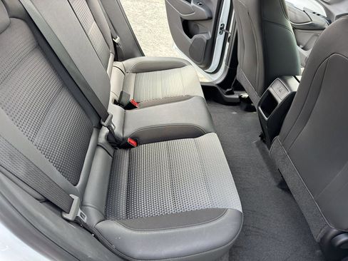 Used 2025 Chevrolet Trax LT w/ LT Convenience Package FWD image 26
