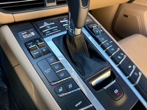 Used 2021 Porsche Macan image 17