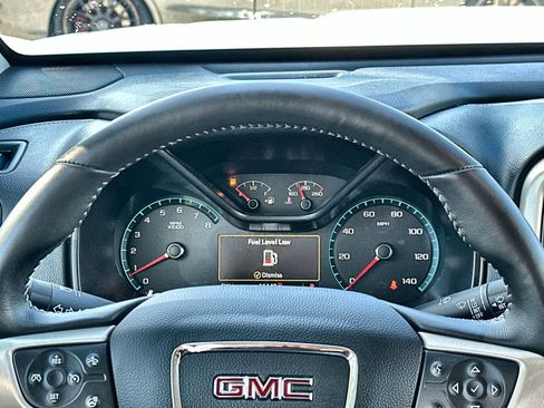 Used 2022 GMC Canyon Denali image 18
