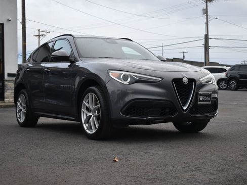 Used 2018 Alfa Romeo Stelvio Ti Sport image 3