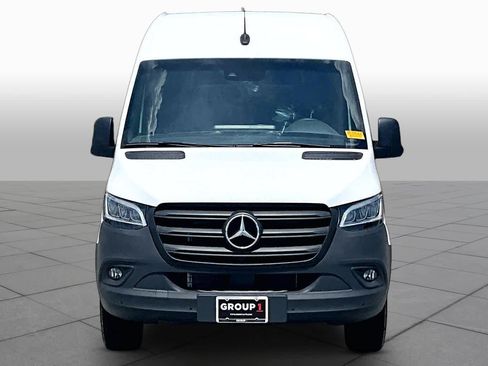 Used 2024 Mercedes-Benz Sprinter 2500 image 4