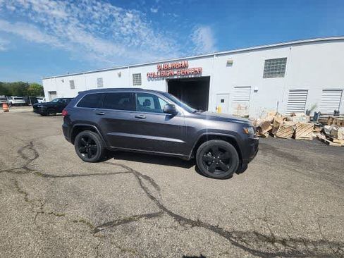 Used 2015 Jeep Grand Cherokee Altitude AWD/4WD image 9