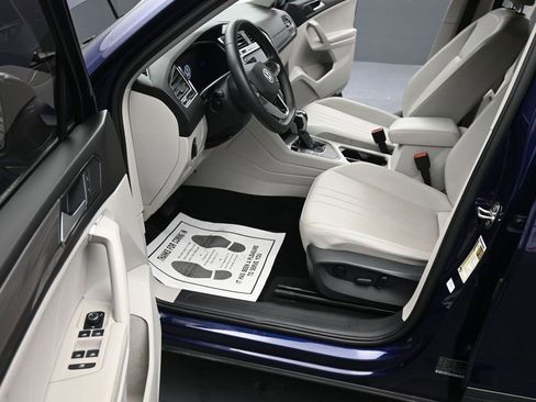 Used 2023 Volkswagen Tiguan SE image 15
