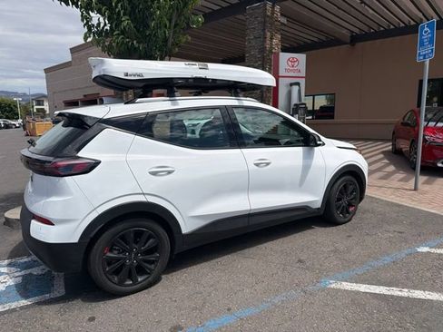 Used 2023 Chevrolet Bolt EUV LT w/ Convenience Package FWD image 9