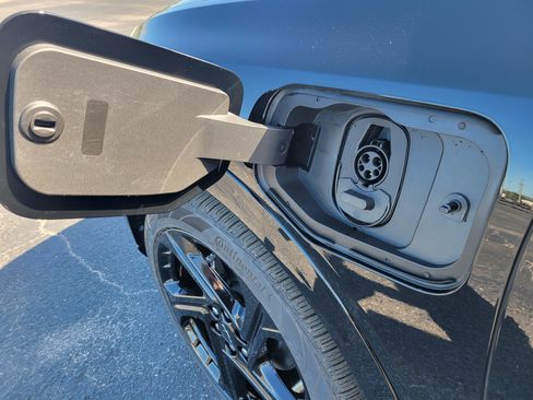 New 2026 Chevrolet Equinox EV RS FWD image 12